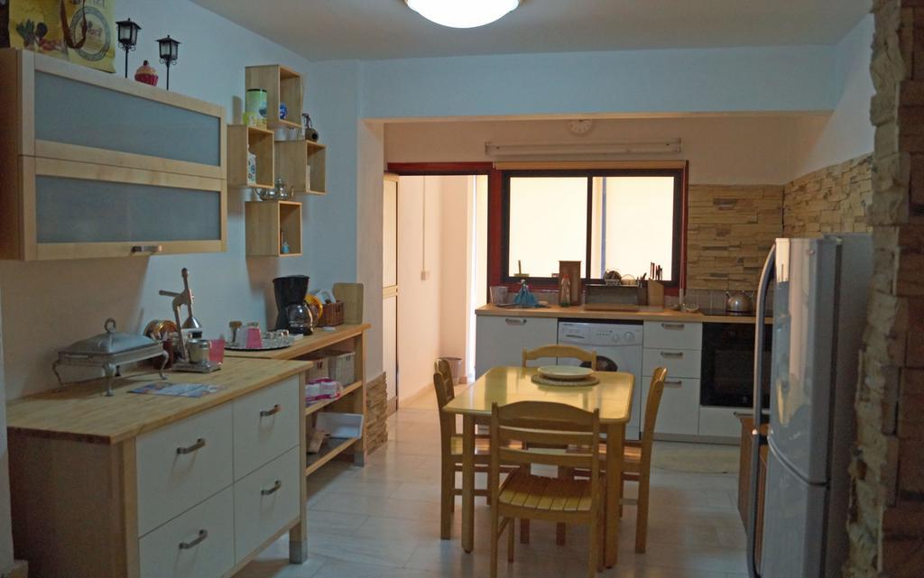Destalo Court Larnaca Apartment חדר תמונה